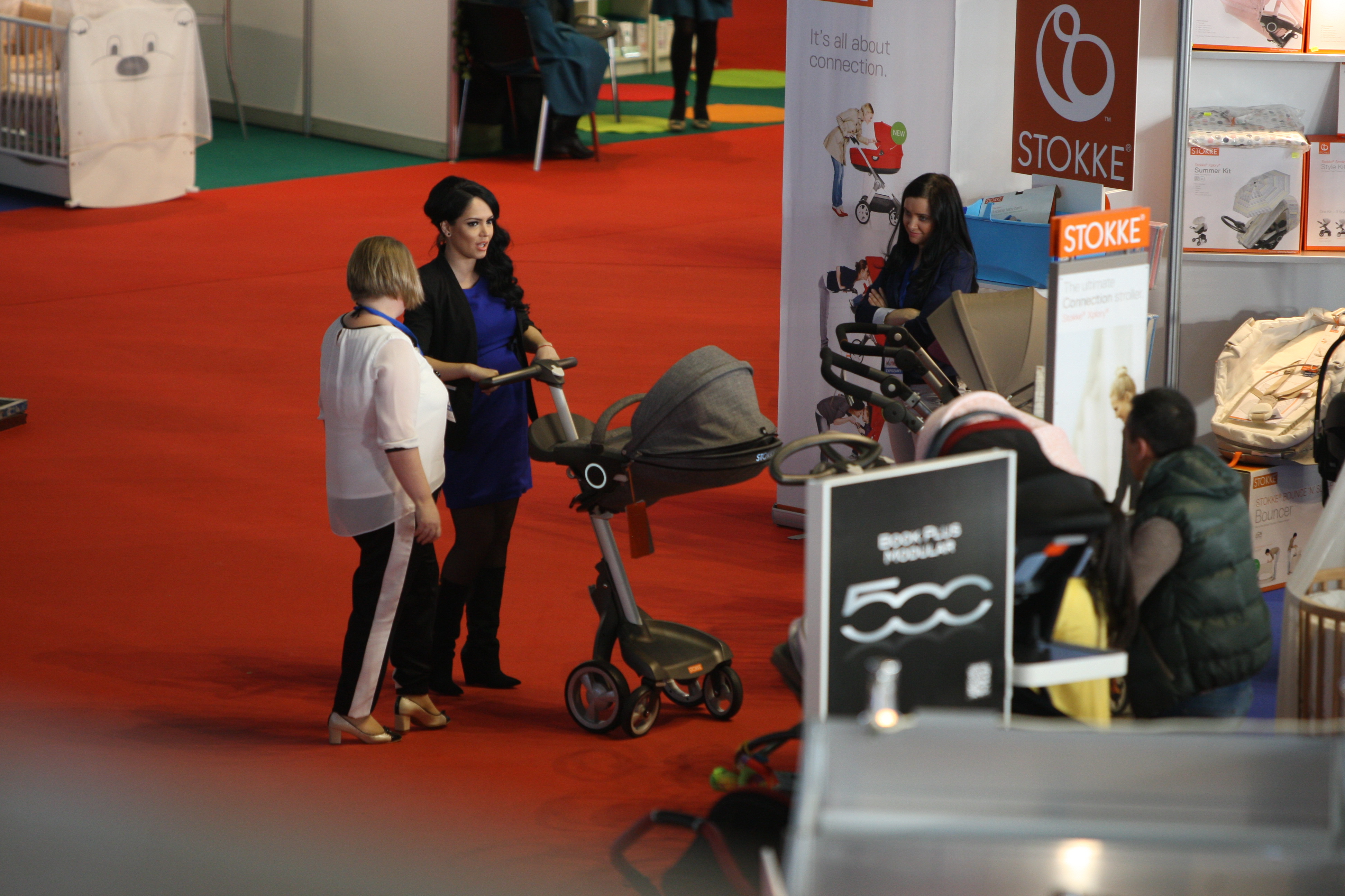 Andreea a cumparat ieri carucior pentru baiatul ei