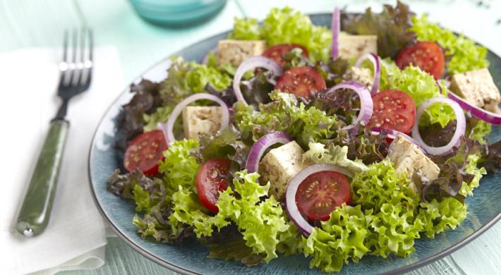 Salata cu tofu este binevenita oricand in prioada de post