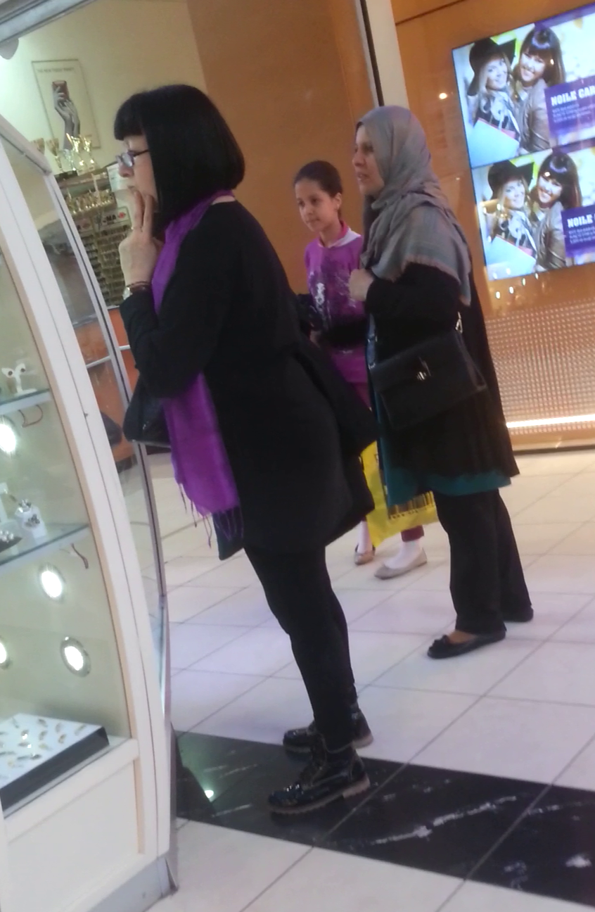 Aflata in mall, Neti Sandu s-a dus glont la vitrina cu bijuterii