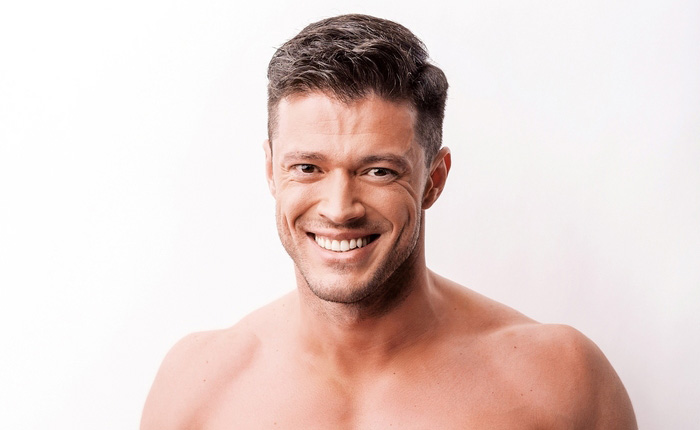 Victor iese din ce in ce mai des, singur, in oras