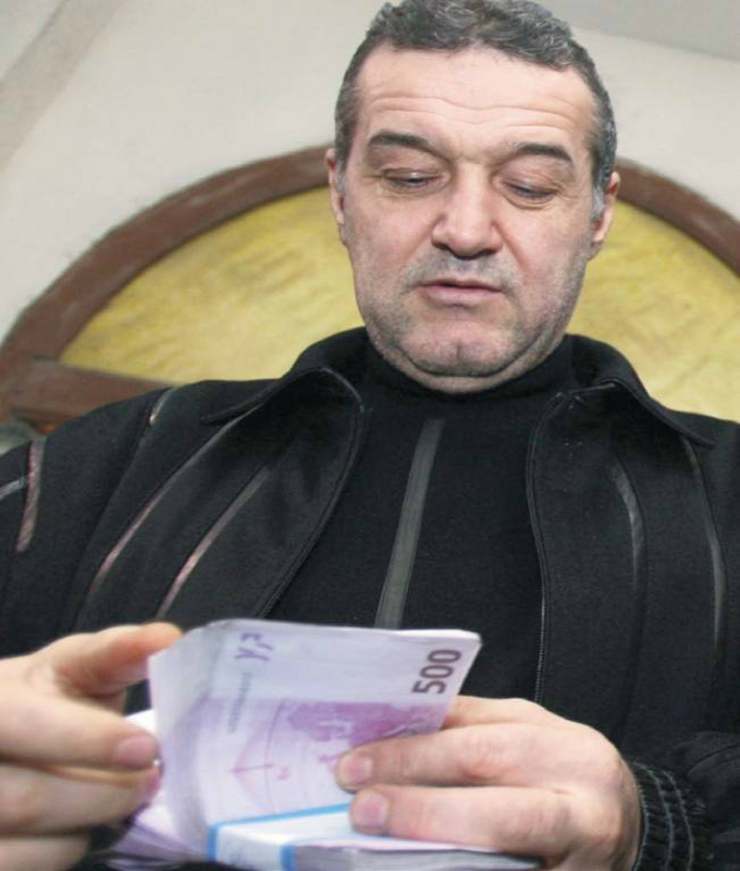 Becali are dexteritate la numarat bani