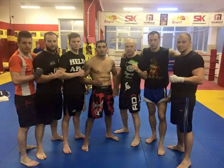 Claudiu face minim 10 antrenamente pe saptamana si are inca pe atatea ore in care preda