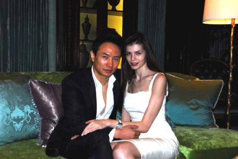 Monica s-a recasatorit cu Mr Pink