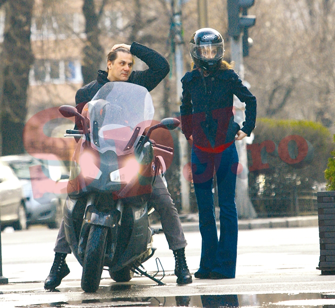 In urma cu doi ani, Ana, iubita lui Marian de atunci, purta exact aceeasi casca