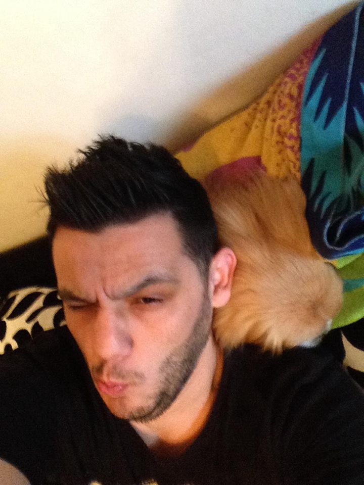 Doru Iuga isi face poze selfie