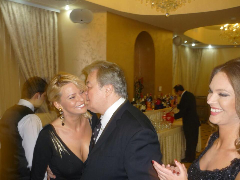 Cei doi au dansat extrem de apropiati toata seara