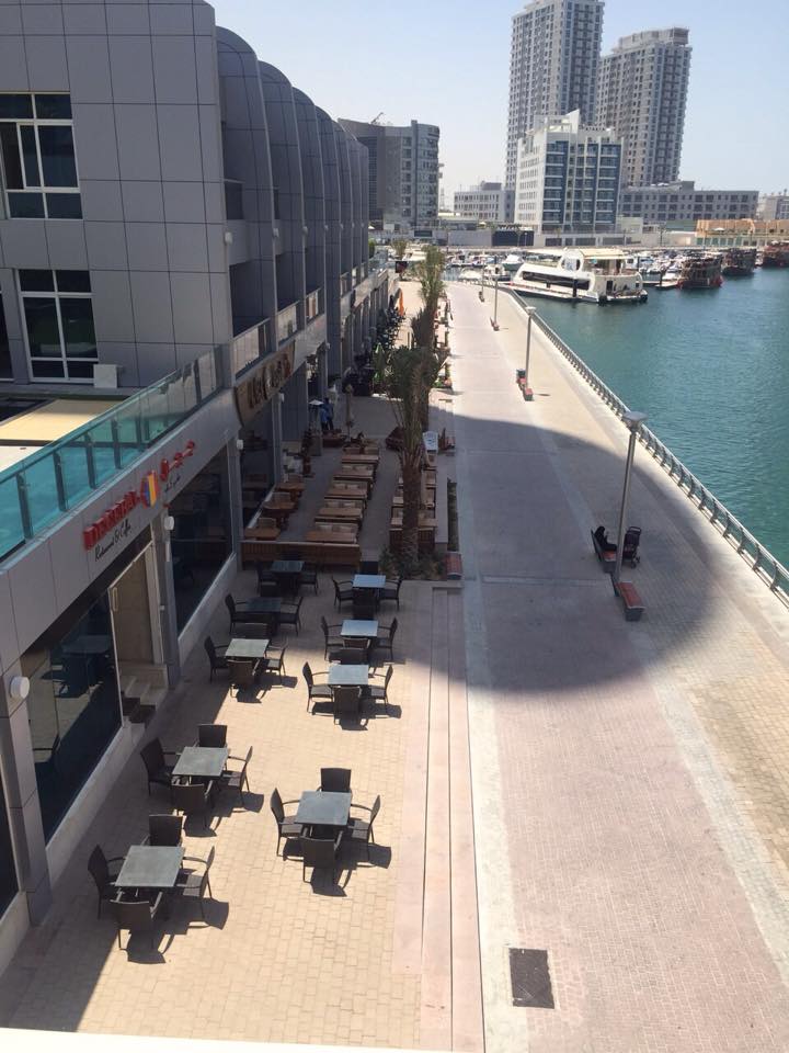 Desi este amplasat intr-o zona selecta, restaurantul duce lipsa de clienti