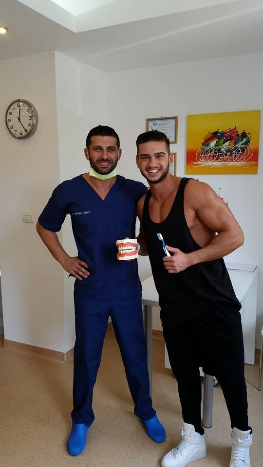 Ahmad este un cunoscut medic stomatolog