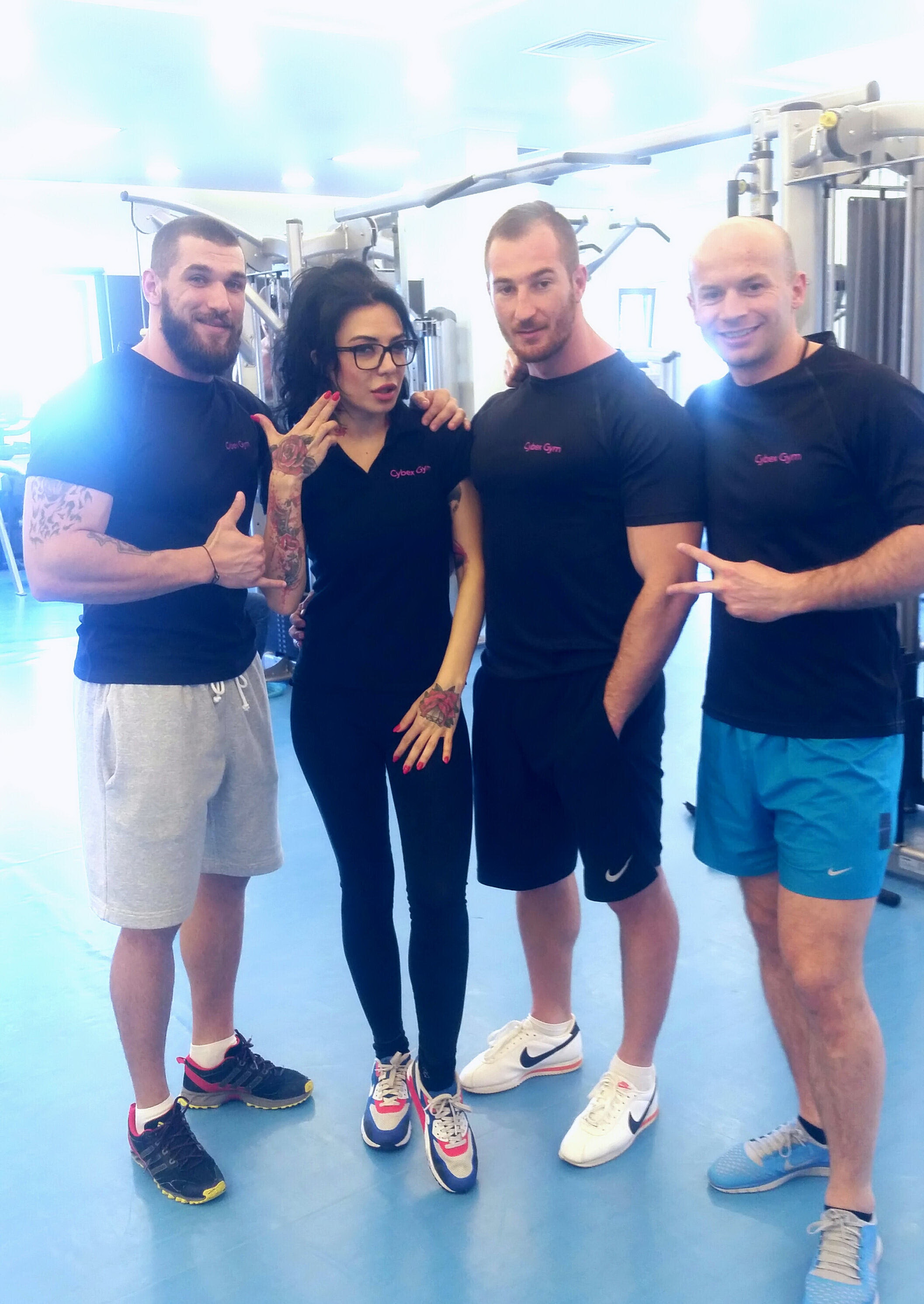 Wanda se recupereaza cu trei fosti campioni la box, kick box si respectiv fotbal american