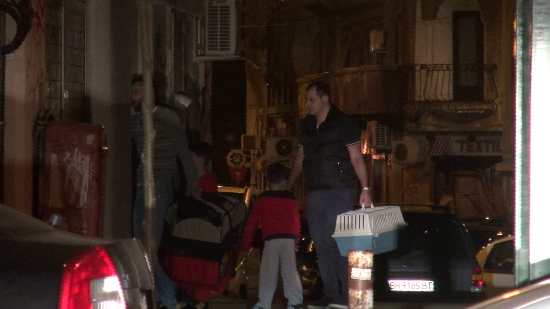 Serban Huidu il transporta pe Bruno intr-o cutiuta speciala