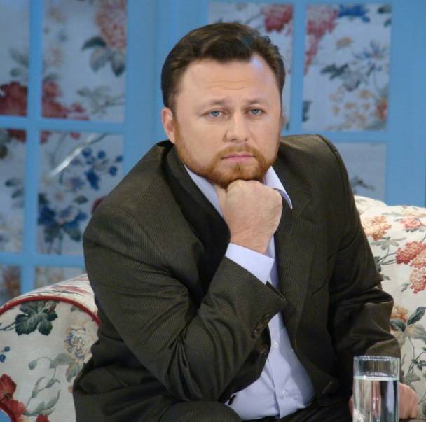 Dragos Dolanescu este psiholog si locuieste in Costa Rica