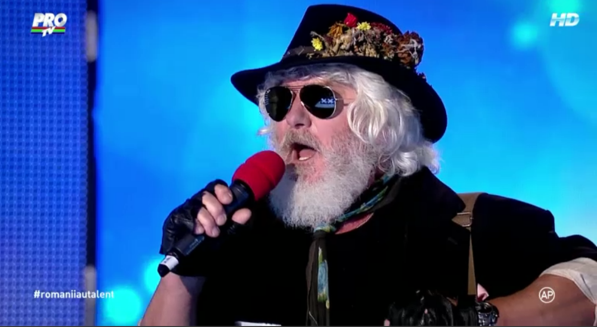 Ion Zgardea are 27 de ani si seamana izbivitor cu Mos Craciun