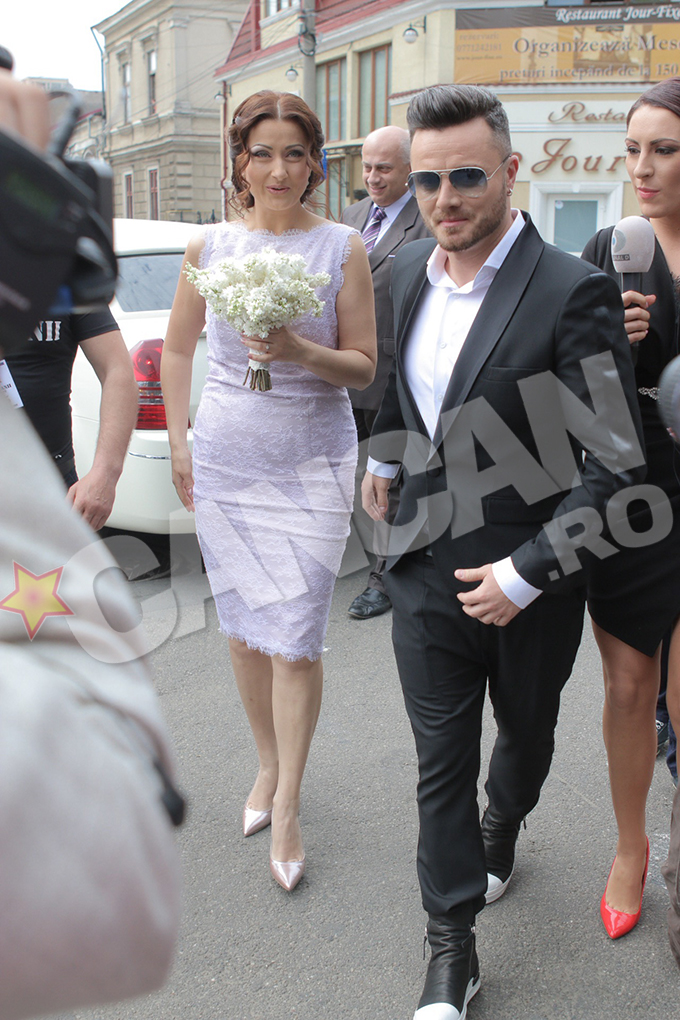 Gabi s-a imbracat elegant, iar Tavi a preferat sa asorteze incaltari sport, costumului