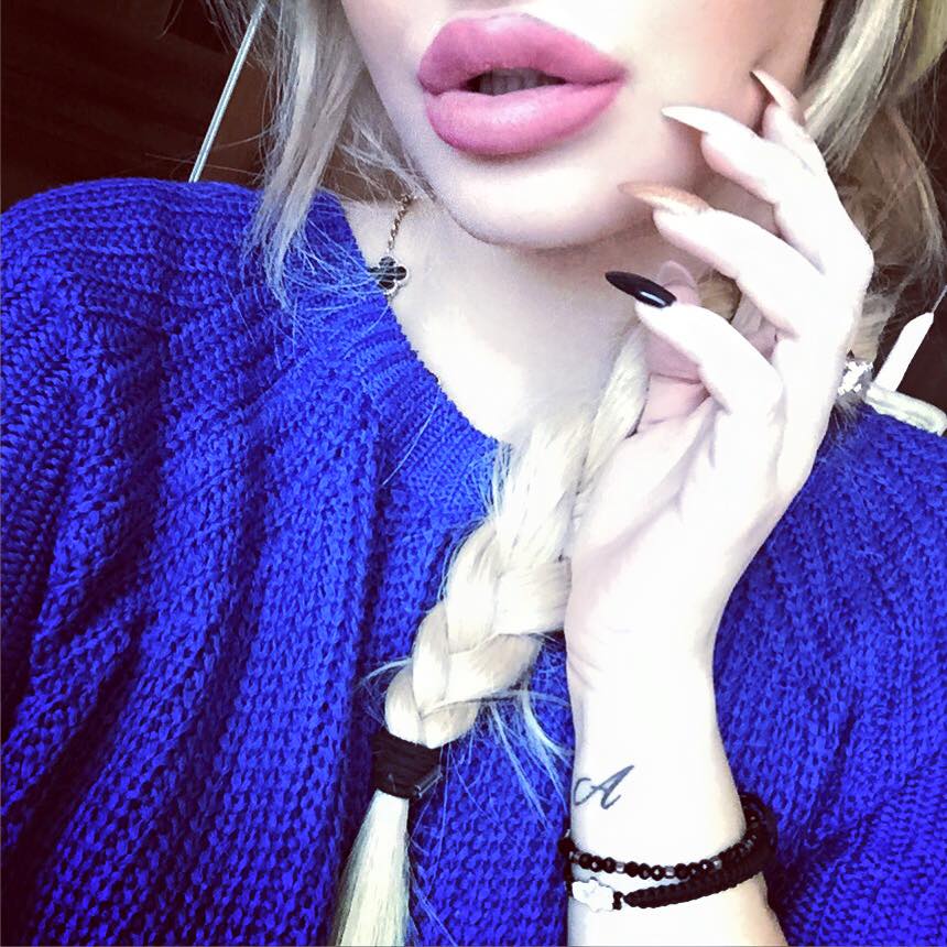 Blonda sustine ca a facut tatuajul pentru o persoana draga