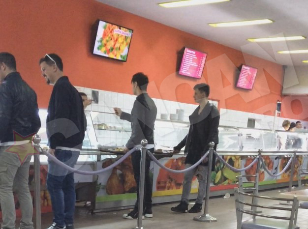 Dima Trofim isi alege meniul