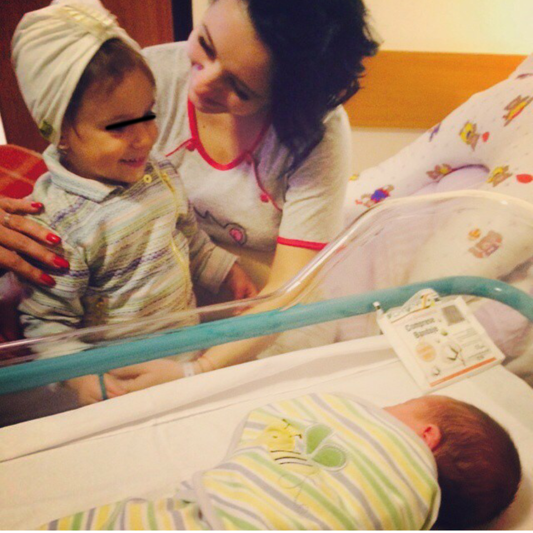 Giulia si cei doi copii ai sai