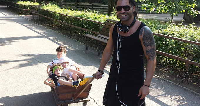 Artistul adora meseria de tata