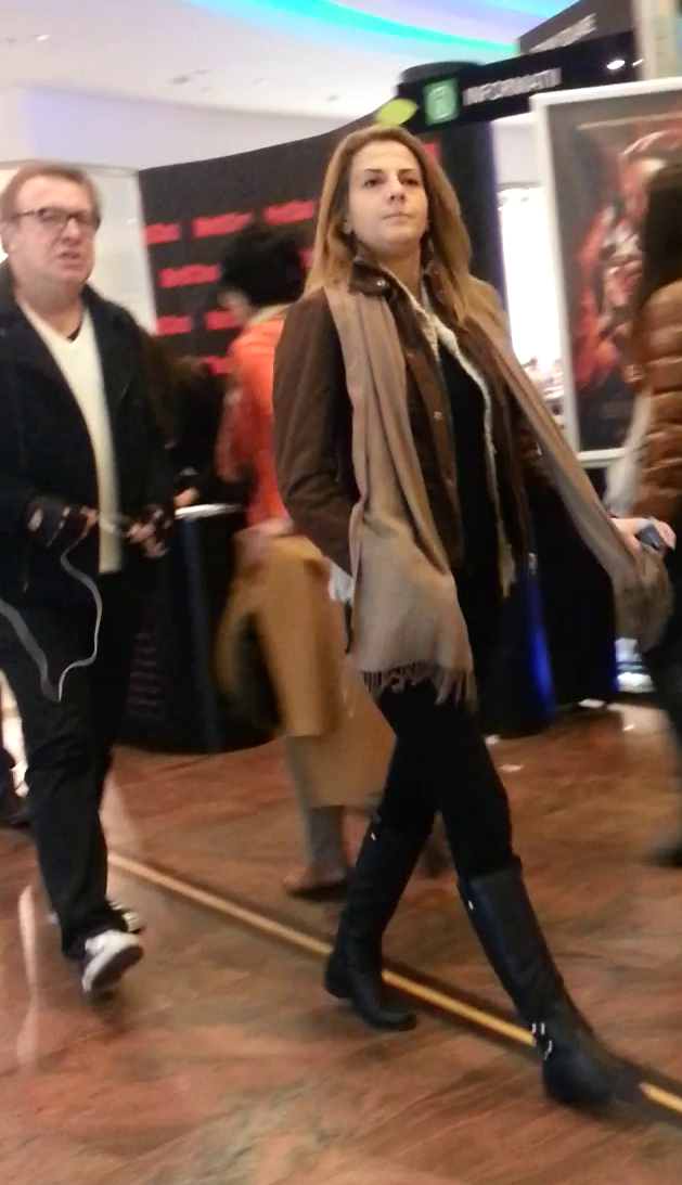 Inalta si blonda, partenera cantaretului se incadreaza in tiparul femeilor cu care a fost vazut Cotabita.