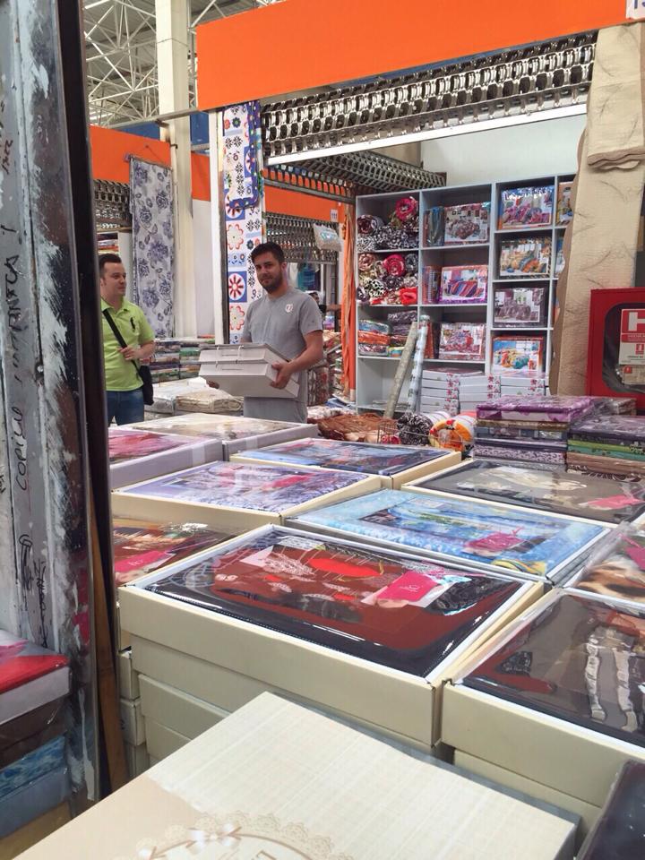 Iubitul Roxanei Vasniuc cumpara lenjerii de pat din Dragonul Rosu