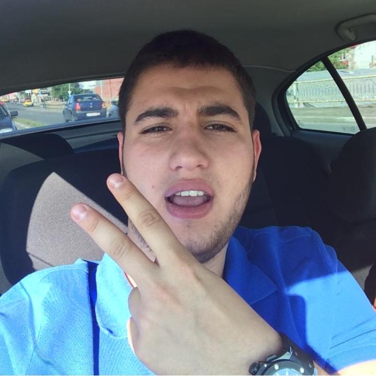 Ibrahim este baiatul unui om de afaceri arab