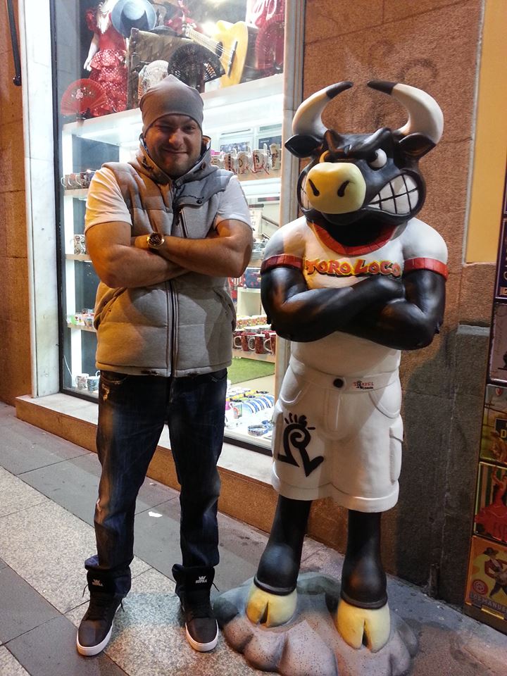 Bitza invata acum limba spaniola