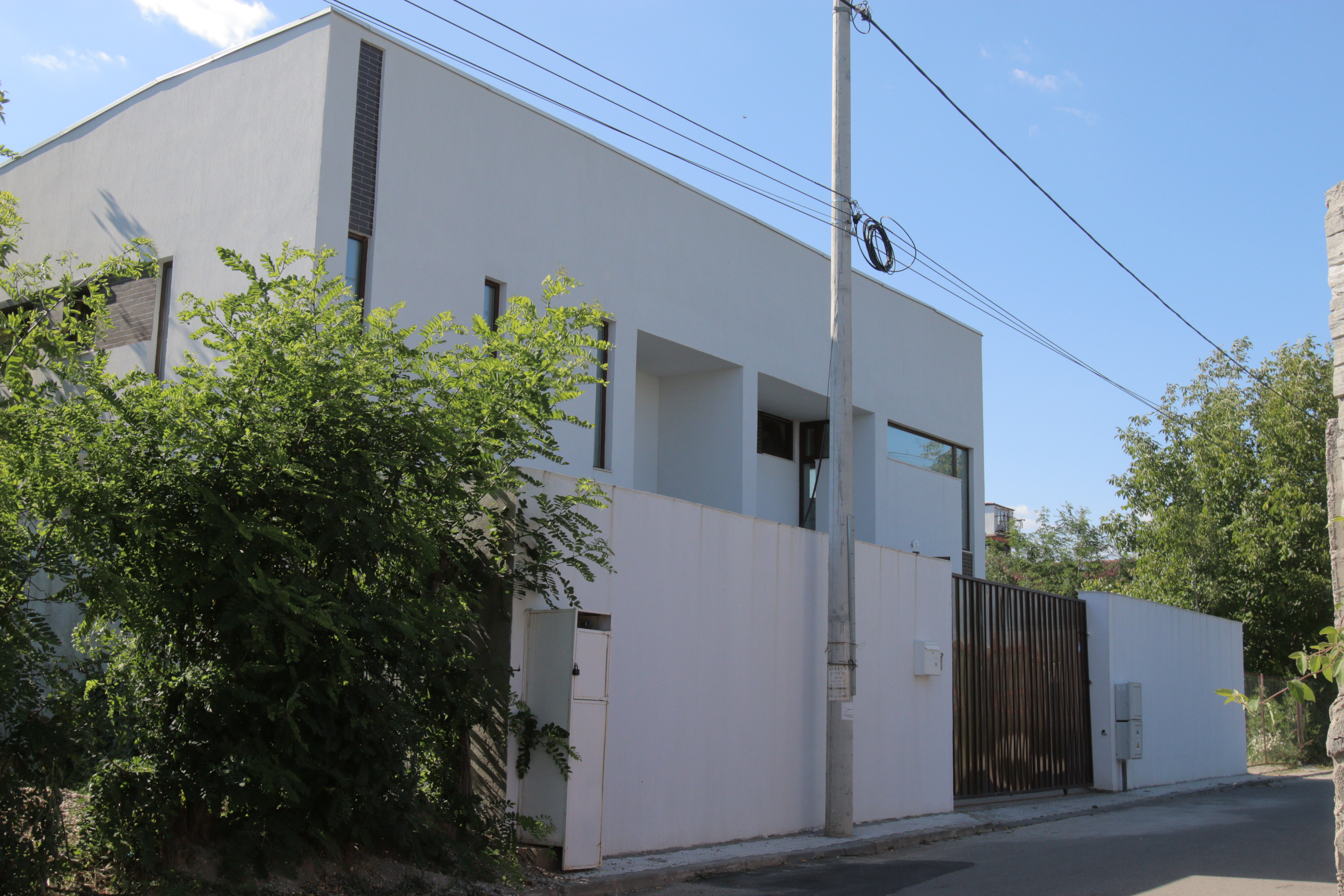 Keo a decis ca, pentru moment, sa nu-si mai faca aparitia pe la vila pe care o are impreuna cu Andreea