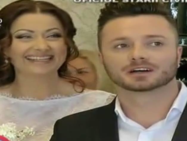 Gabi si tavi au ras cu gura pana la urechi in timpul ceremoniei