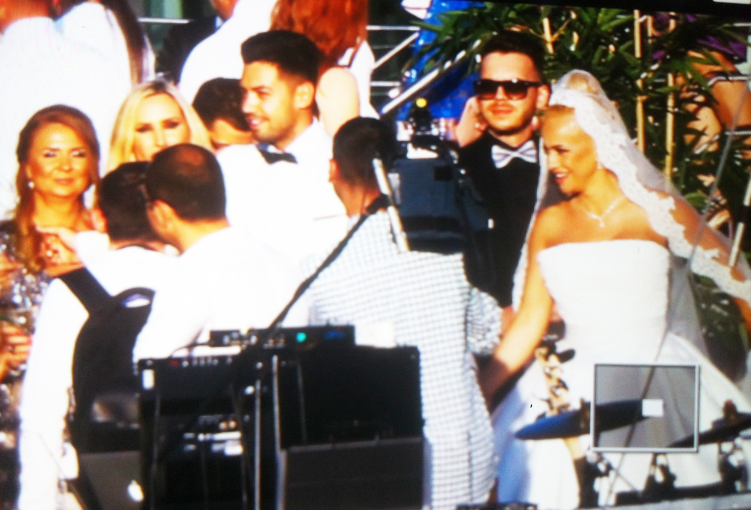 Anda Adam si sotul ei, Sorin Andrei, au ajuns la locul unde va avea loc petrecerea de nunta