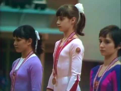 Nadia Comaneci si Nellie Kim (dreapta)