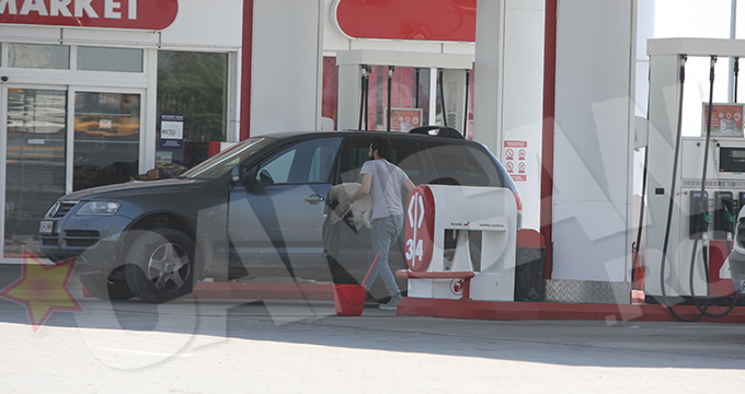 Marius este extrem de protector cu animalul