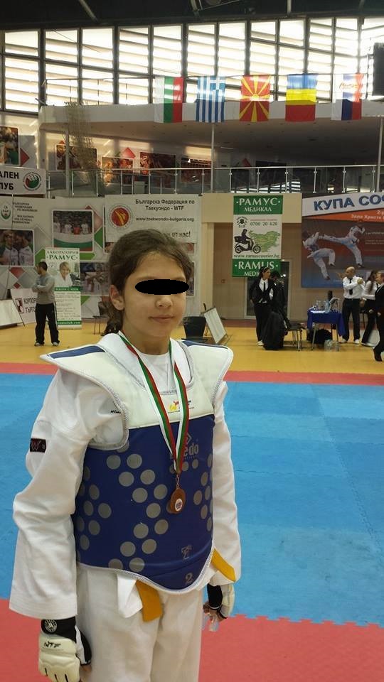 Ea este Elena, sportiva de performanta care a fost batuta de patru colege