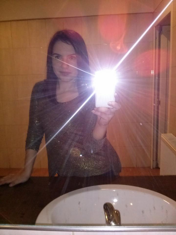 Ioana isi dorea sa isi gaseasca un serviciu in tara, pentru a fi alaturi de copilul ei