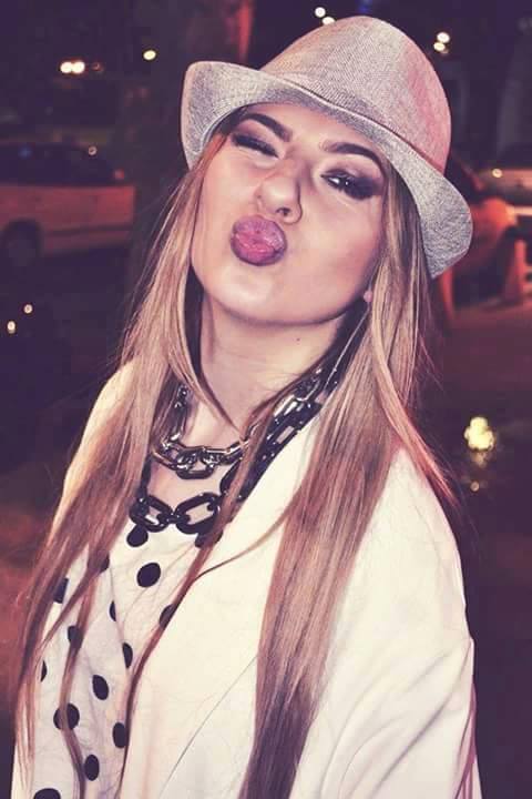 Multi au acuzat-o pe cantareata ca i-a 