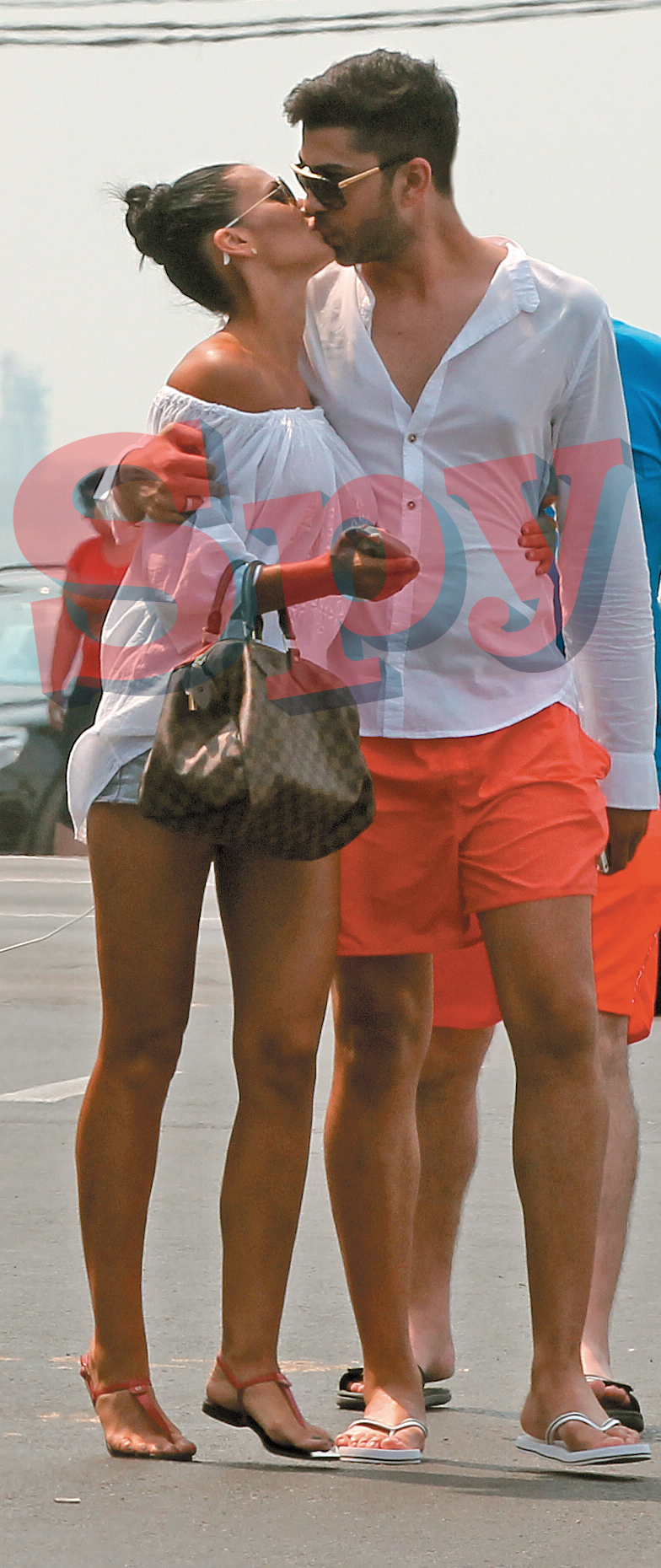 Paparazzi SPY au reusit sa obtina primele fotografii cu noul cuplu Raluca Dumitru - Bombo Pastrama