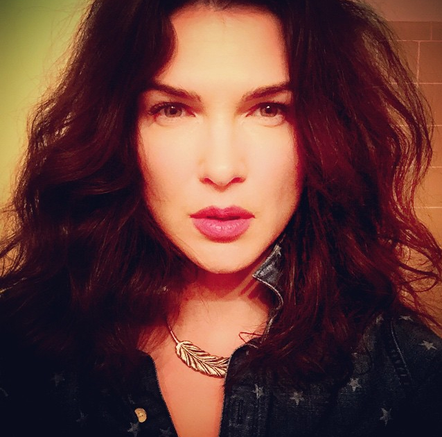 Monica Barladeanu si-a mascat cu greu suferinta, in ziua in care Bobby Paunescu s-a insurat