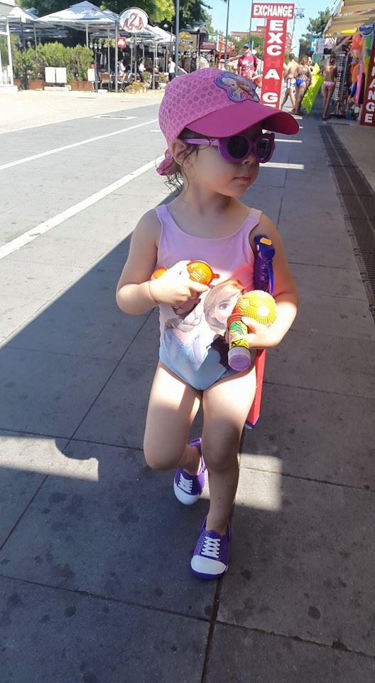 Pepe si-a imbracat fetita conform ultimelor tendinte in moda