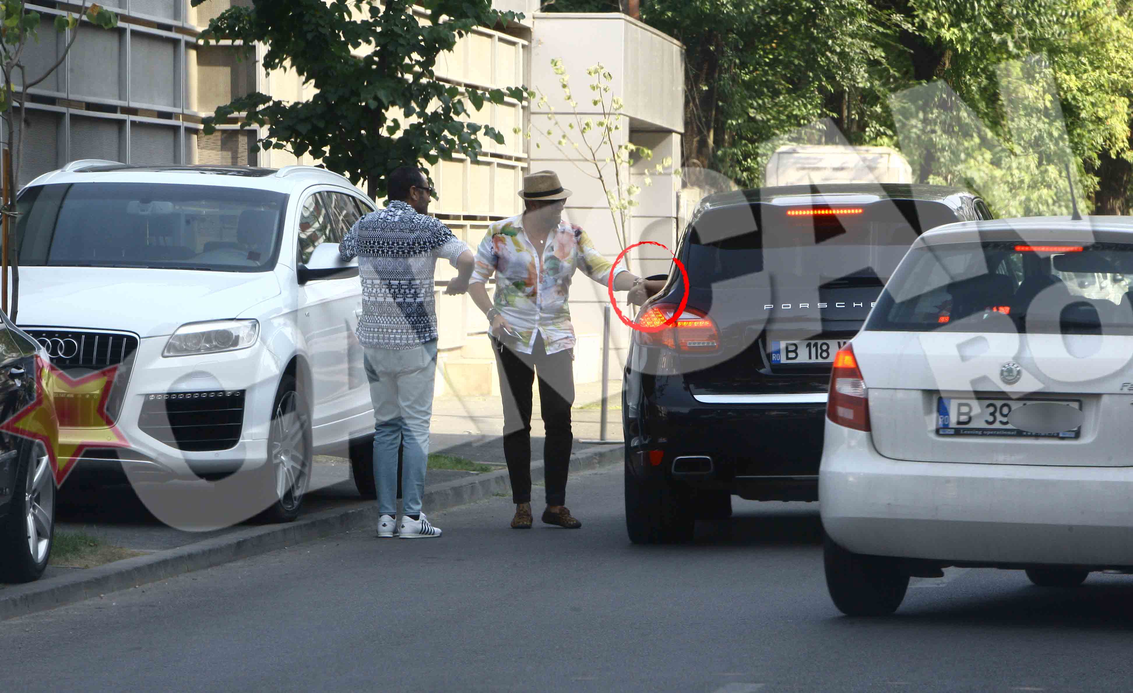 Bote o tine pe Bianca de mana