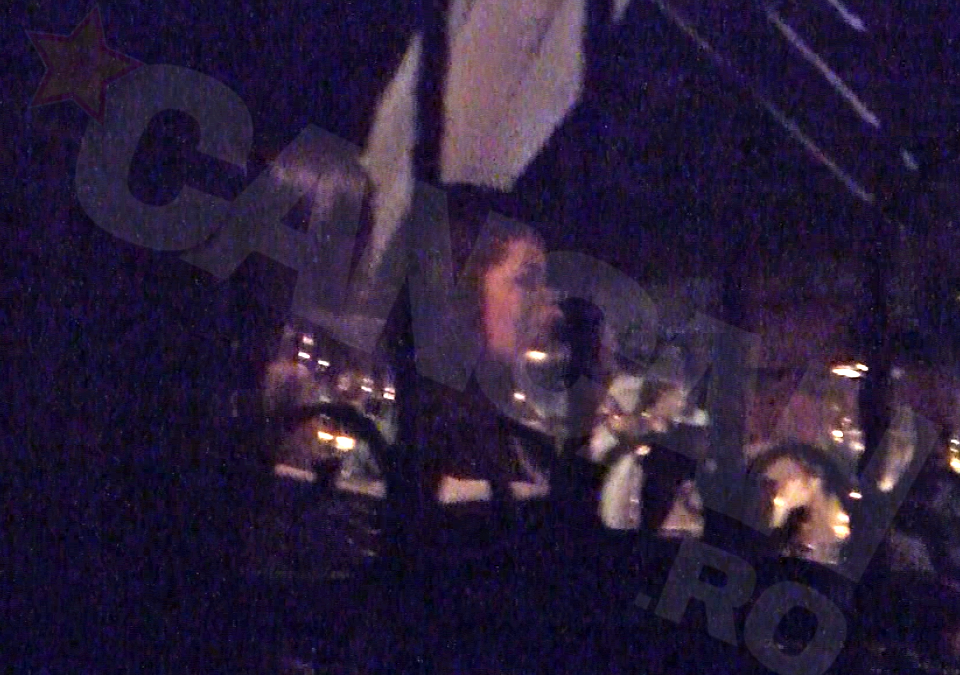 Monica si-a scos fiica si cateva prietene la restaurant