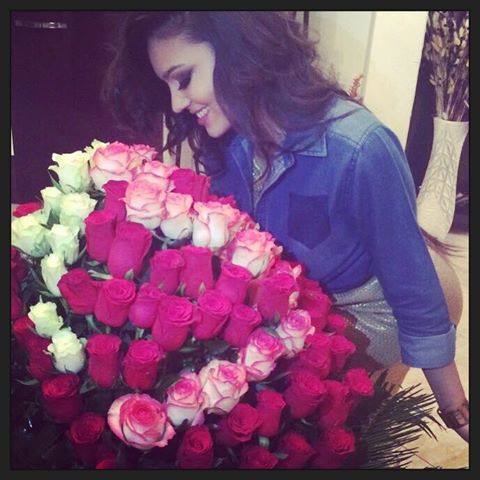 Carmen primeste buchete imense de flori