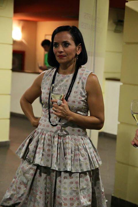 Interpreta s-a ingrasat cateva kilograme