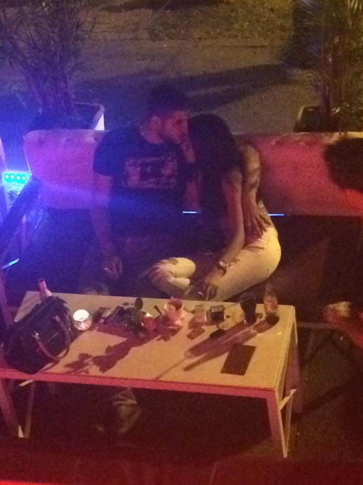 Cei doi se comporta precum un cuplu fericit si indragostit