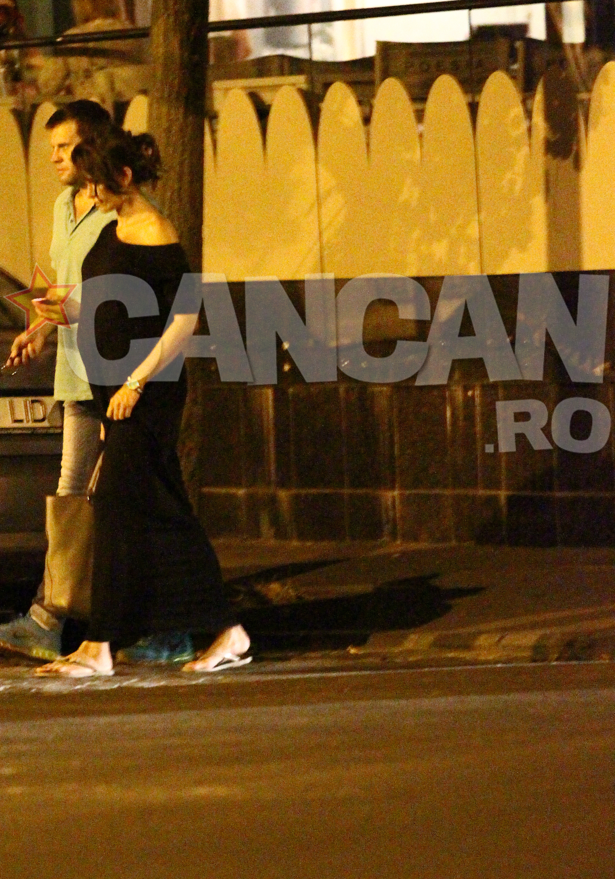 Prezentatoarea TV a ales o tinuta cat mai lejera si comoda.