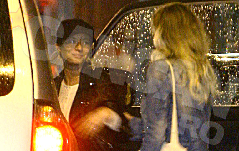 Mai mult decat obosita, Laura se straduieste sa zambeasca