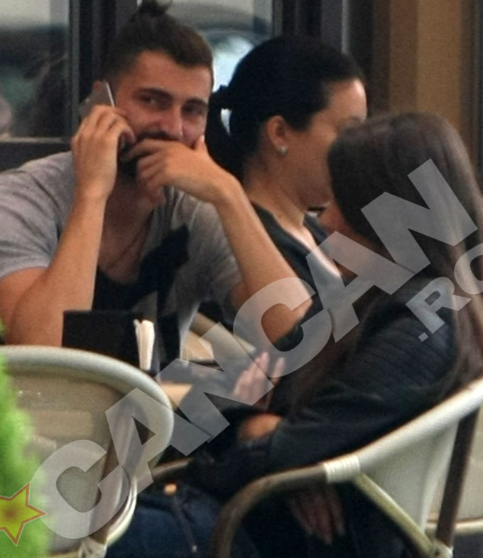 Fotbalistul isi ignora cu desavarsire iubita