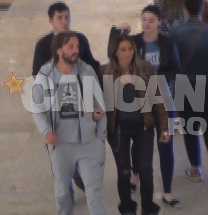 Blonda il tine de brat