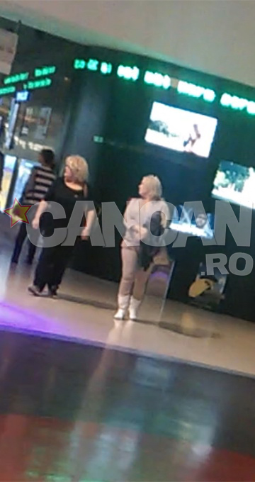 Viorica de la Clejani alaturi de o amica