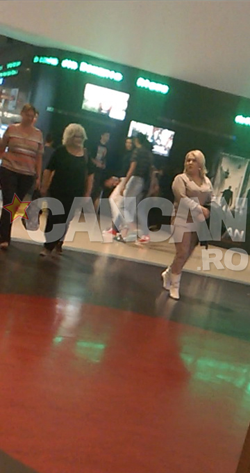 Cele doua sunt imbracate lejer