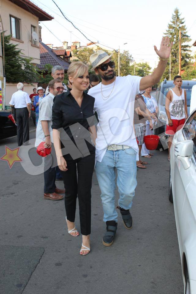 Asa au venit imbracati la evenimentul de la biserica