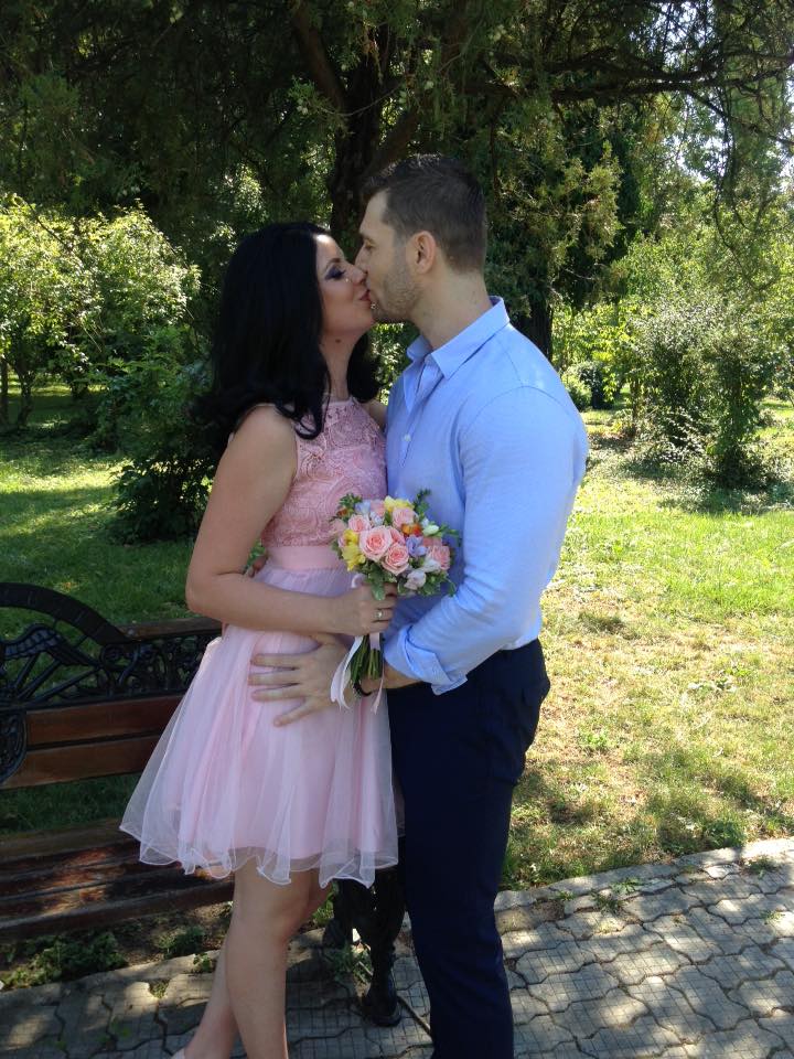 Marian s-a casatorit vineri cu Roxana, femeia cu care se iubeste de patru ani