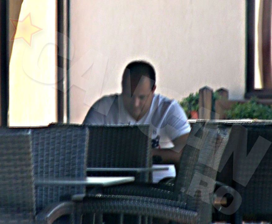 Serban s-a delectat cu o bere la terasa